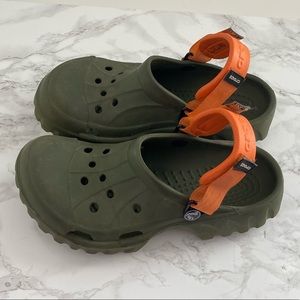 crocs offroad army green